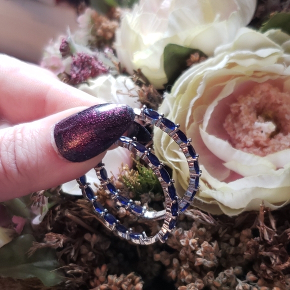 🎀Clearance🎀 .925 silver sapphire hoops. Double sided In-out Stones - Picture 6 of 9